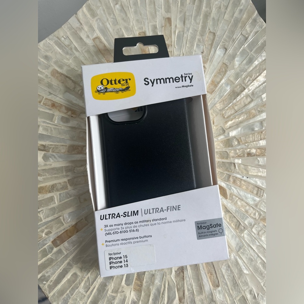 OtterBox Symmetry Series Black Case for iPhone 15/14/13